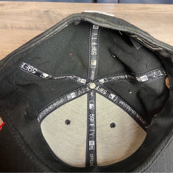 New Era Black and Red Cap with Yellow Pittsburgh Pirates 7 3/8 Size MLB‎ Hat - Picture 10 of 12